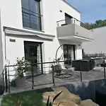 Avec Piscine Au Calme Vue