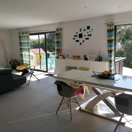 Avec Piscine Au Calme Vue Villa
